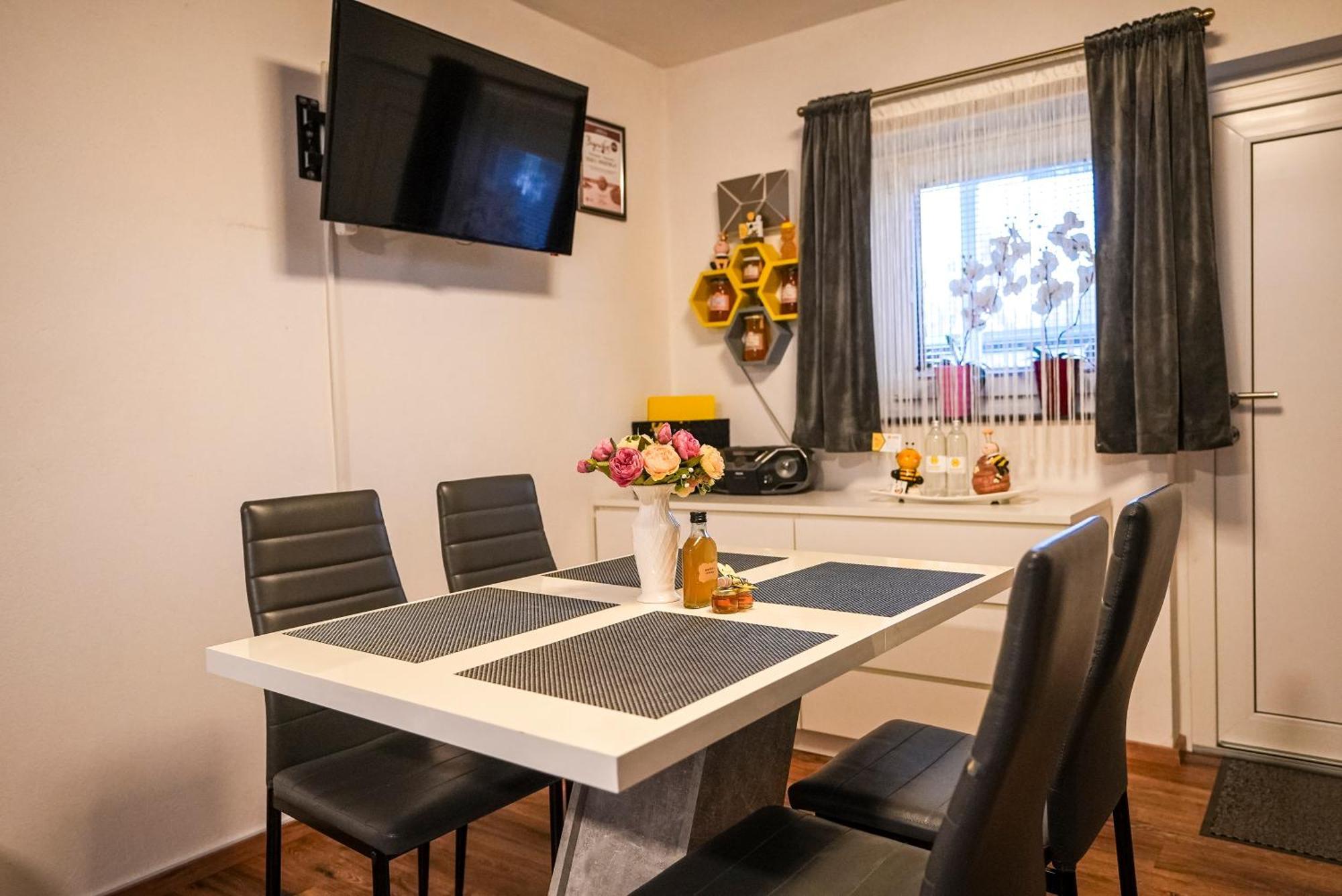 Honey Apartment เลนดาวา ภายนอก รูปภาพ